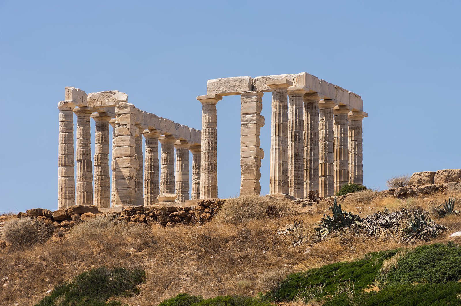 Athens Riviera Photoshoot Guide: Coves, a Lake, and the Temple (2026)