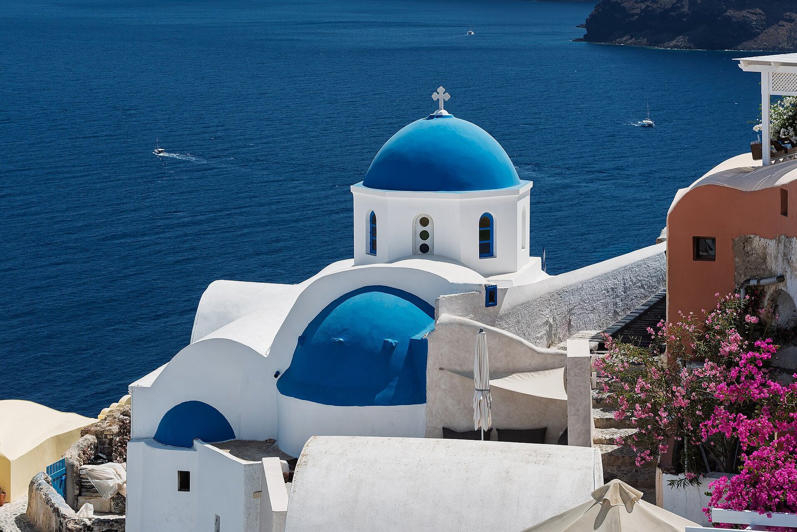 Honeymoon Photoshoot in the Greek Islands: Island-Hopping Guide 2026