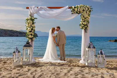 Wedding photoshoot in Agios Nikolaos by Teo F