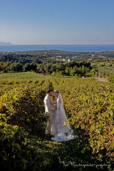 Wedding photoshoot in Rethymno by Teo F