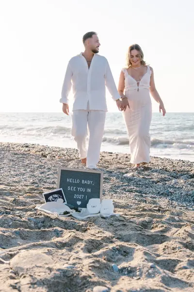 Maternity photoshoot in Rethymno by Denys F