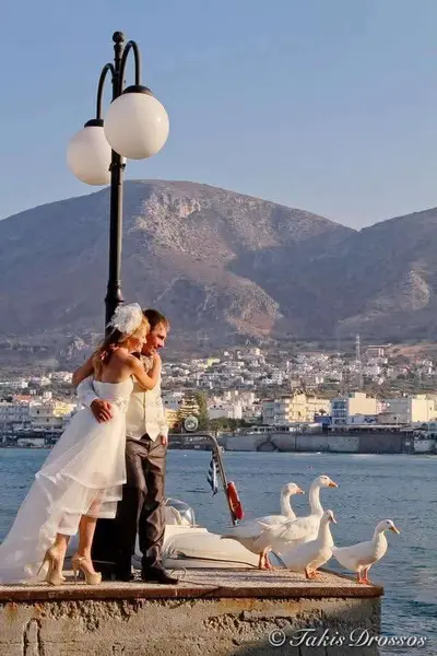 Honeymoon photoshoot by Takis D