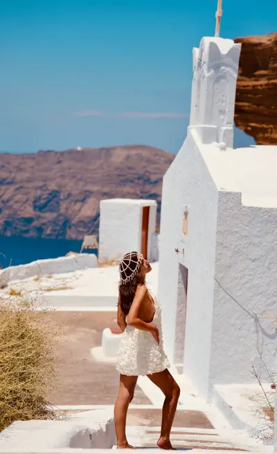 Birthday photoshoot on Santorini by Marianna T