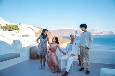 Family photoshoot on Santorini by Marianna T